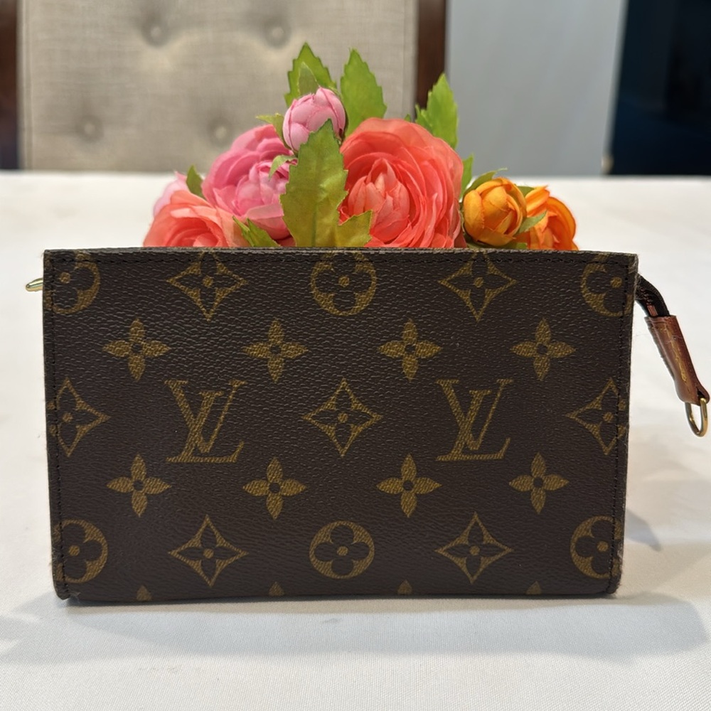 Authentic Louis Vuitton pouch - Picture 2 of 9